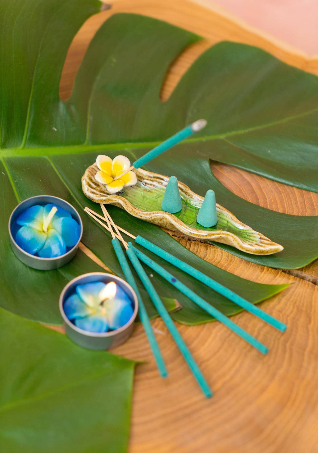 Ensemble cadeau d’encens avec porte-encens en forme de feuille