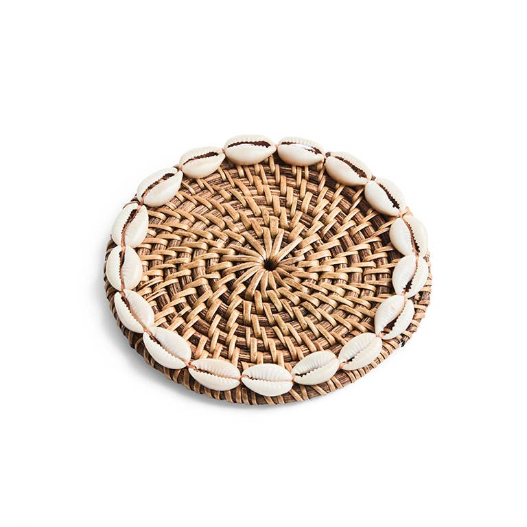 Lot de 5 dessous de verres en rotin décoré de coquillages cowrie