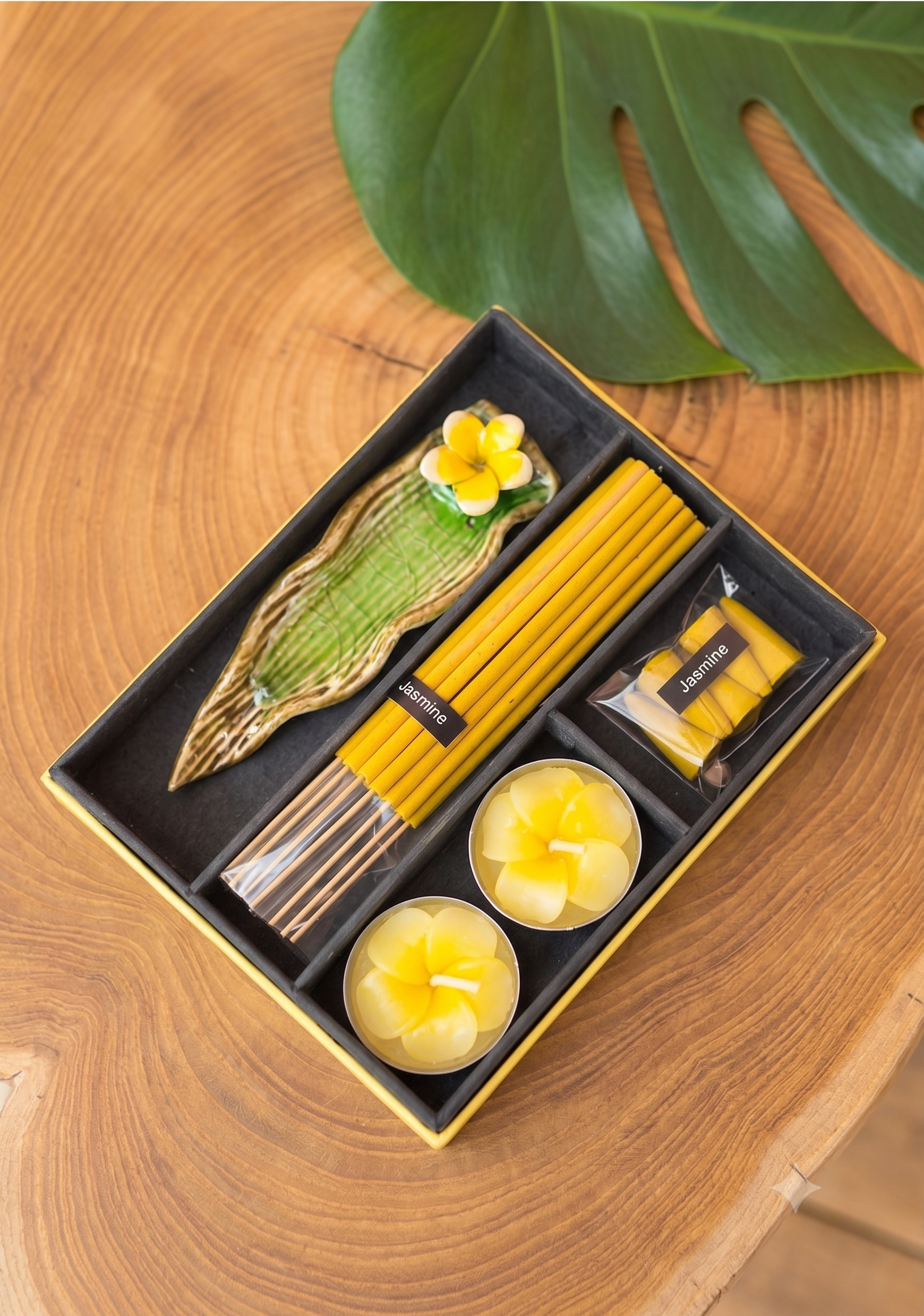 Ensemble cadeau d’encens avec porte-encens en forme de feuille