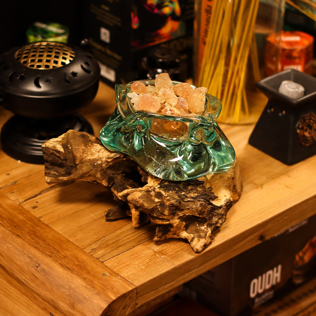 Cendrier / bougeoir épais en verre soufflé sur bois – 23 cm
