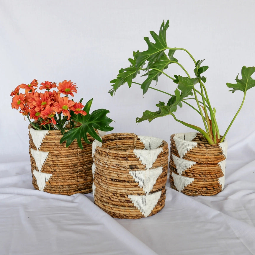 Ensemble de 3 paniers en écorce de bananier et macramé blanc