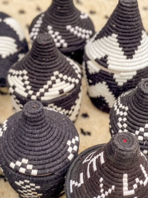Paniers berbères noirs et blancs