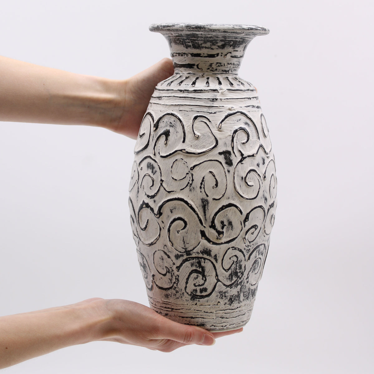 Swirl-Shaped Vase - Cream
